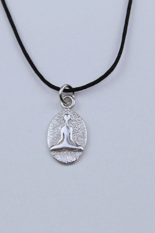 Kırmızı İpli Plaka Yoga Kolye / 925 Ayar Gümüş