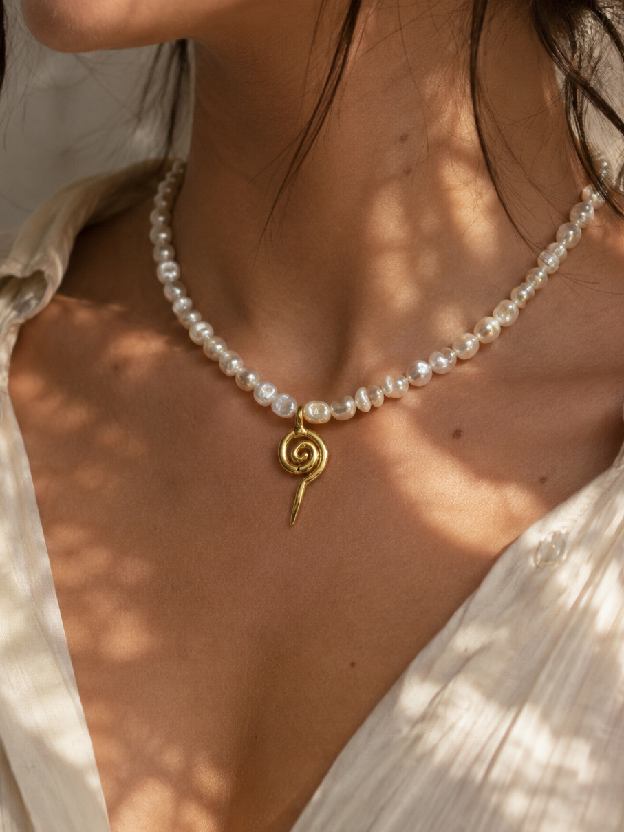 Mavi Spiral Detaylı İnci Kolye - Gold / 925 Ayar Gümüş