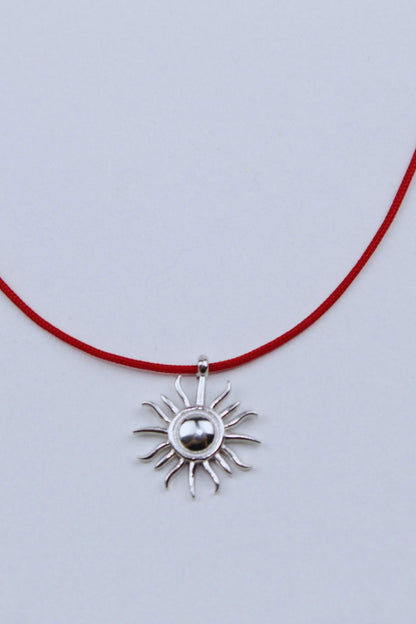 Kırmızı İpli Mini Güneş Kolye / 925 Ayar Gümüş