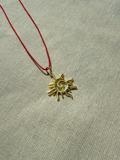 Kırmızı İpli Spiral Güneş Kolye / 925 Ayar Gümüş