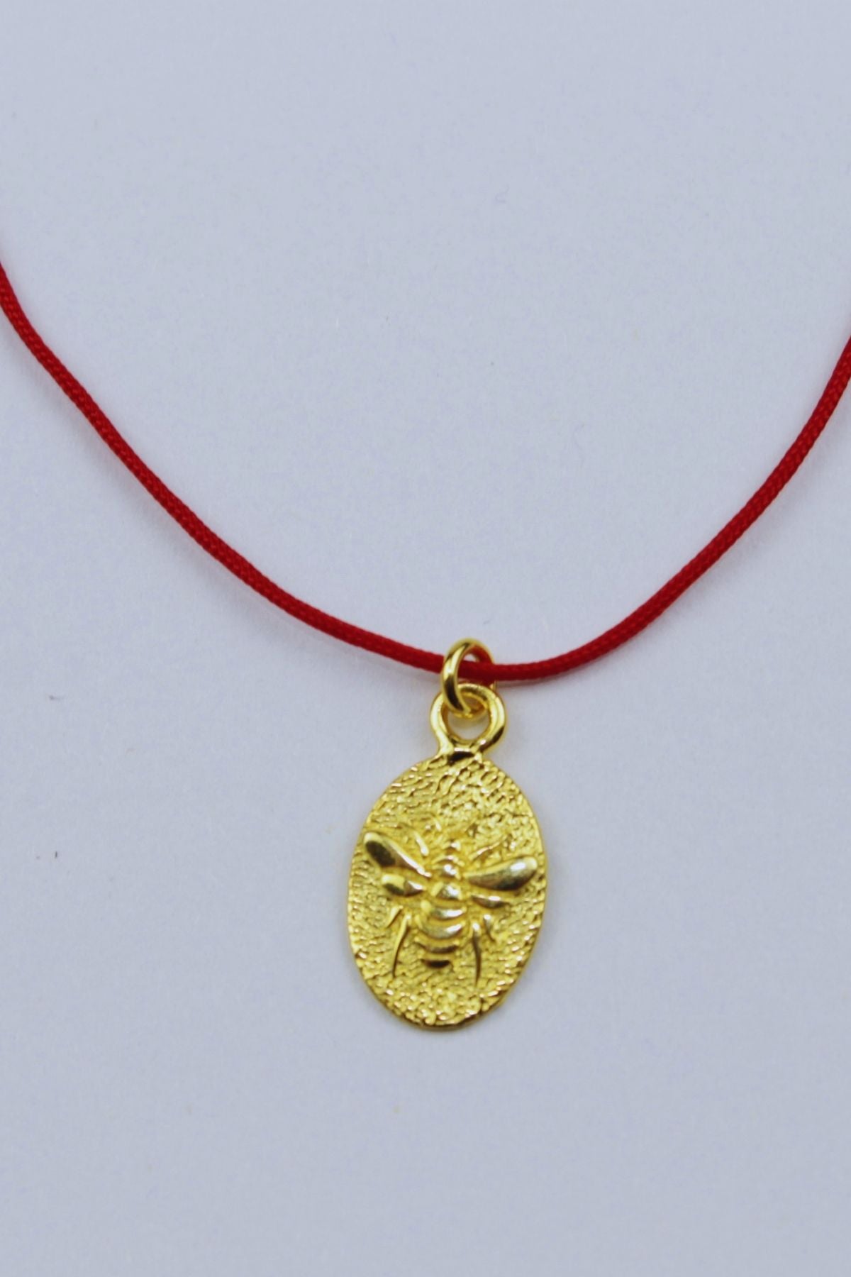 Kırmızı İpli Plaka Arı Kolye / 925 Ayar Gümüş