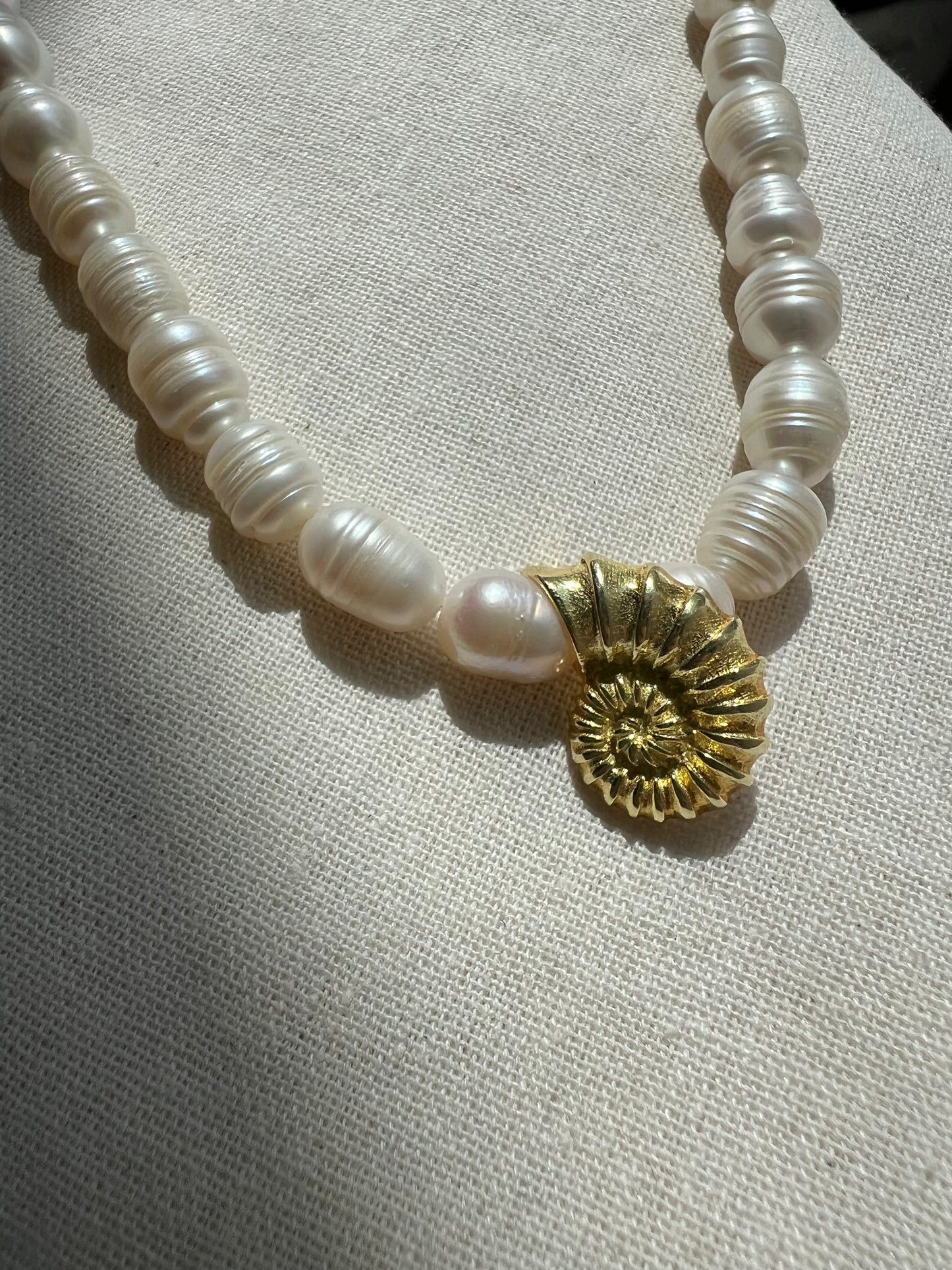 Deniz Kabuğu Detaylı İnci Kolye / 925 Ayar Gümüş