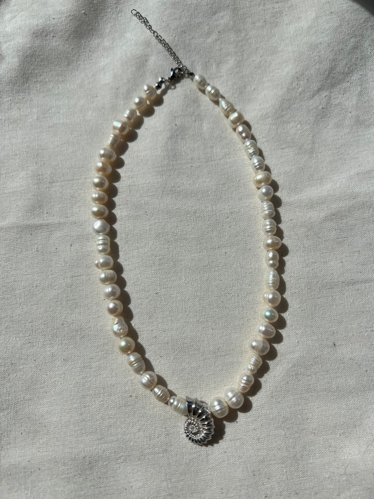 Deniz Kabuğu Detaylı İnci Kolye / 925 Ayar Gümüş