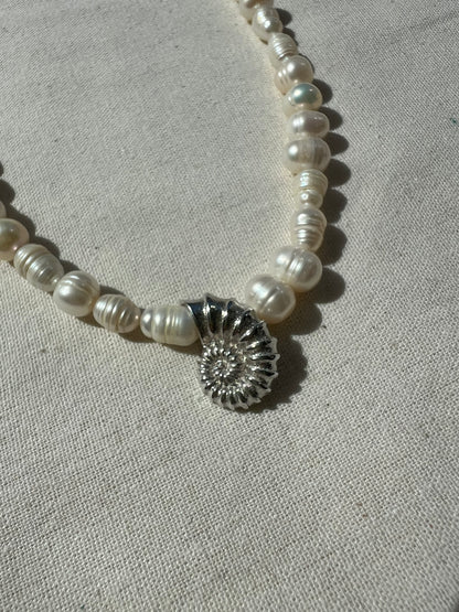 Deniz Kabuğu Detaylı İnci Kolye / 925 Ayar Gümüş