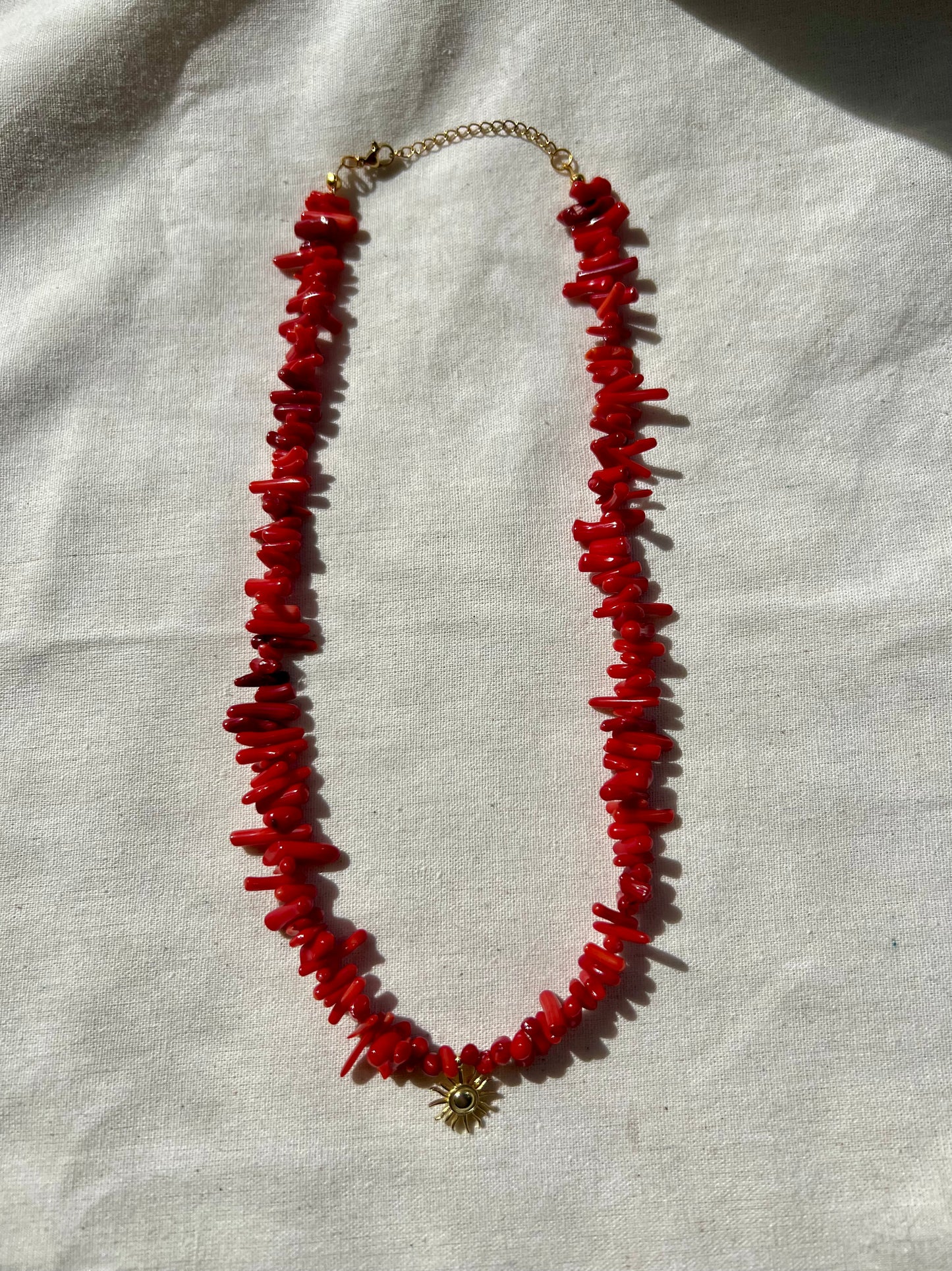 Mini Güneş Detaylı Mercan Kolye / 925 Ayar Gümüş