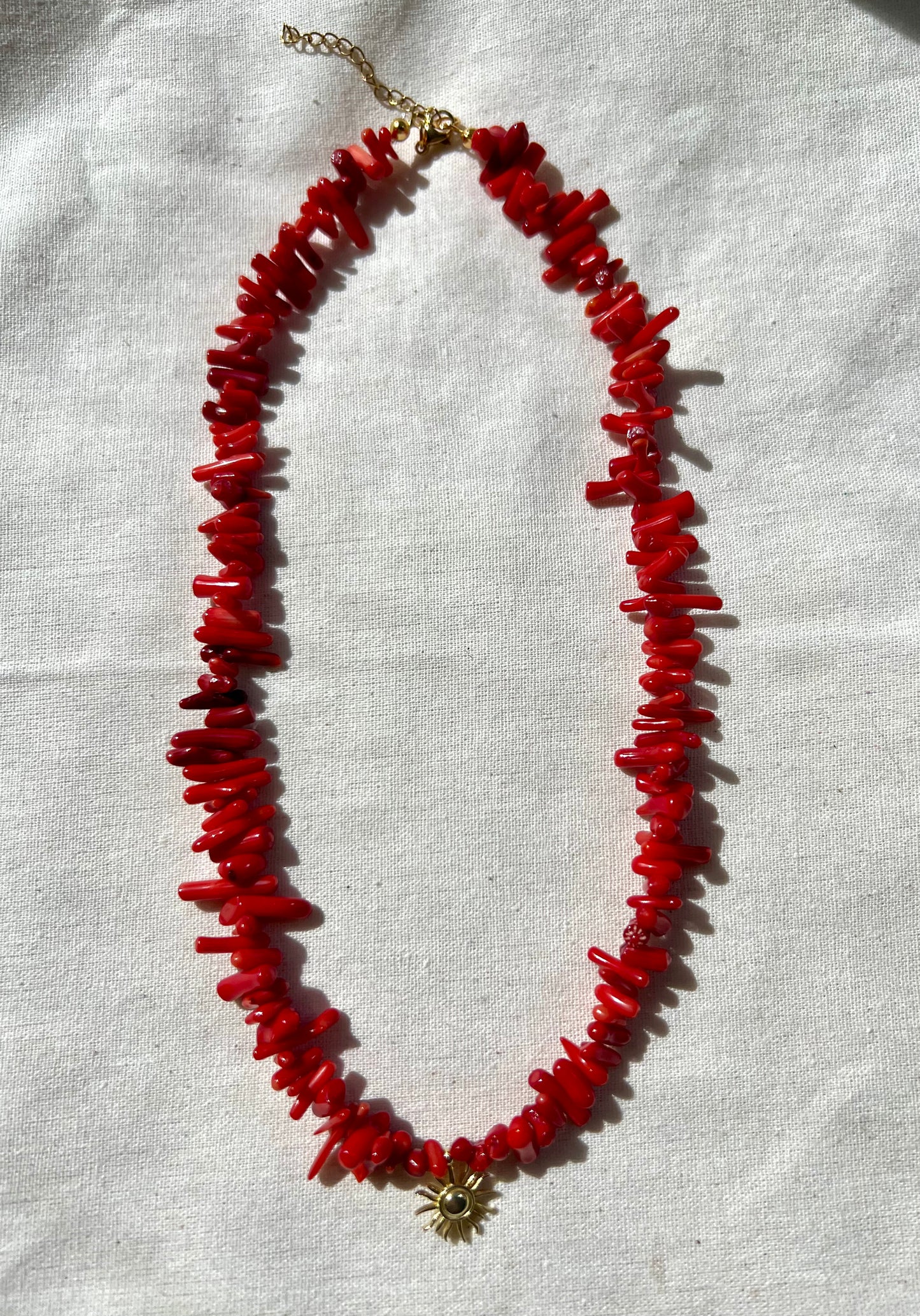 Mini Güneş Detaylı Mercan Kolye / 925 Ayar Gümüş