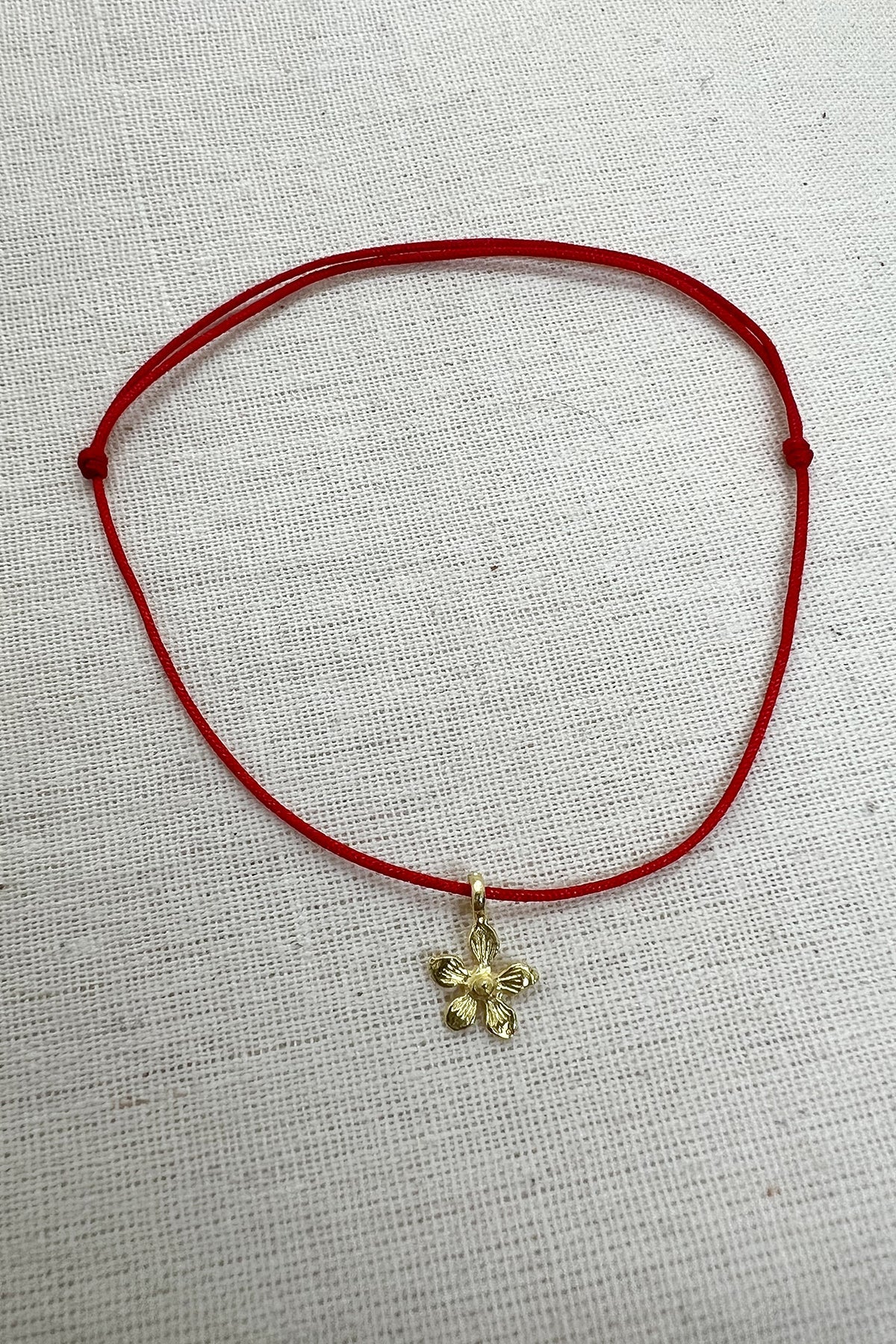 Kırmızı İpli Mini Çiçek Bileklik / 925 Ayar Gümüş - The Leia